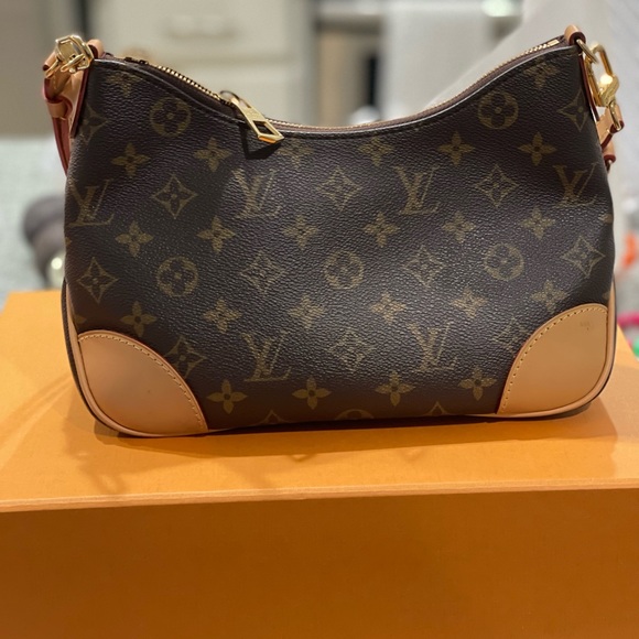 Louis Vuitton Shoulder Bag - Picture 4 of 9